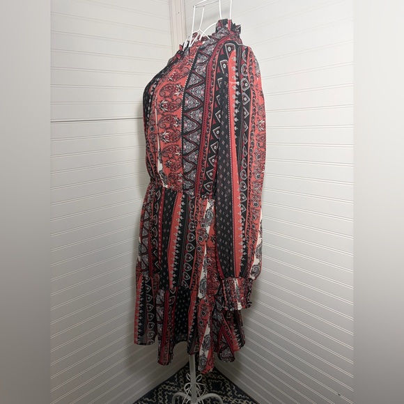 Boutique Long Sleeve Paisley Dress - Picture 6 of 7